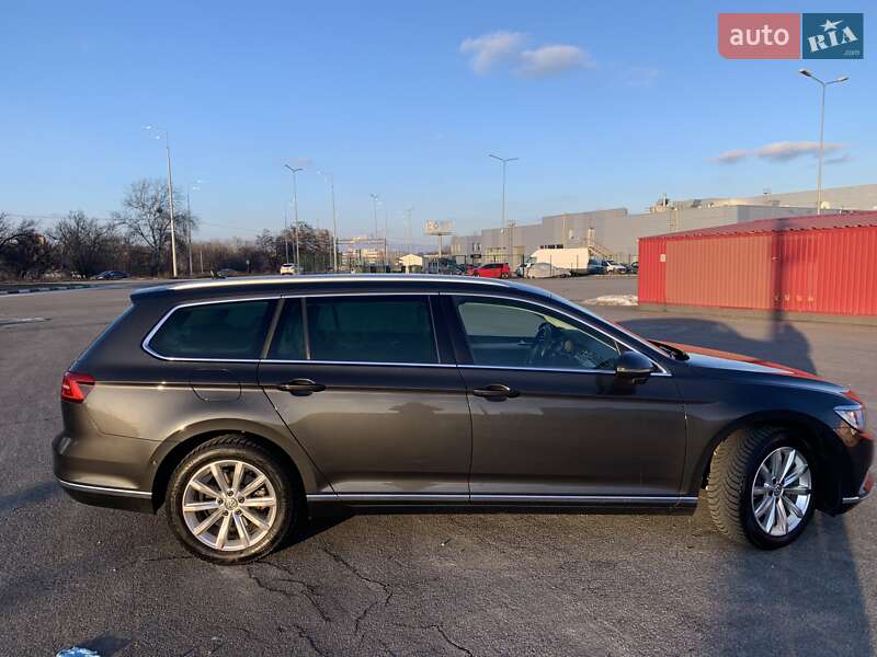 Универсал Volkswagen Passat 2017 в Киеве