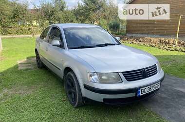 Седан Volkswagen Passat 1998 в Стрию