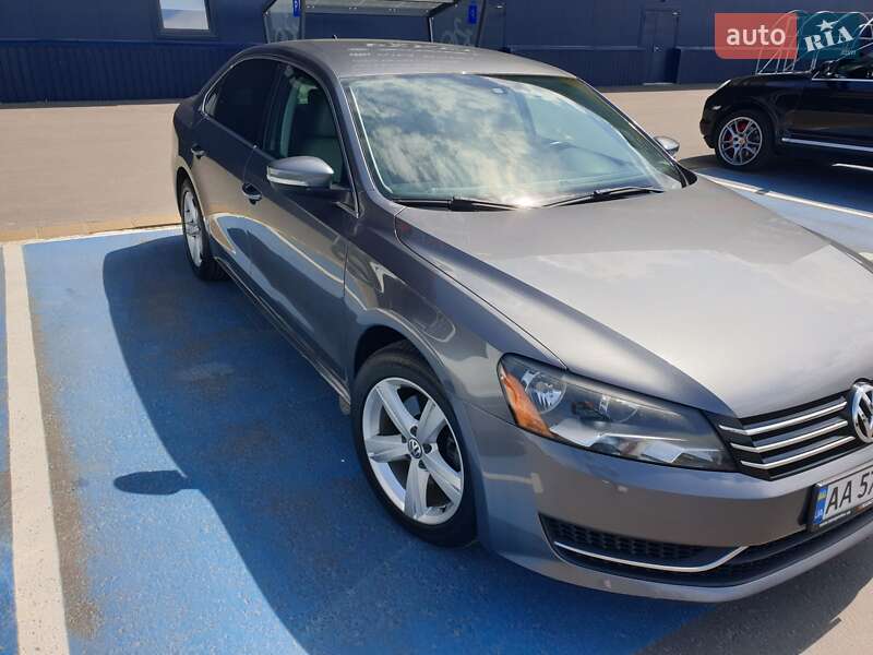 Седан Volkswagen Passat 2012 в Киеве