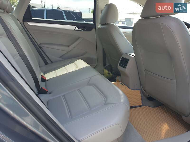 Седан Volkswagen Passat 2012 в Киеве