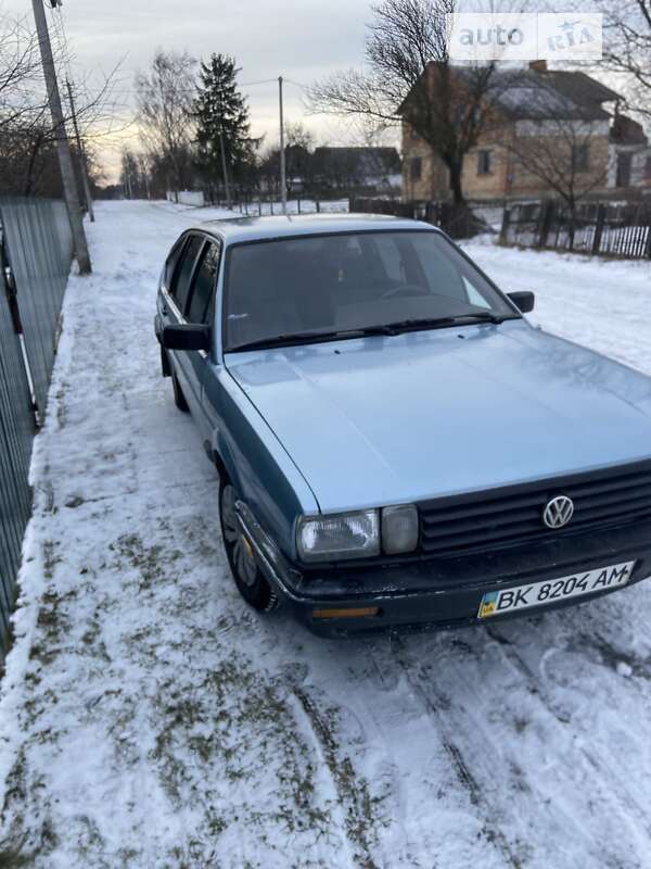 Хэтчбек Volkswagen Passat 1987 в Ровно