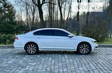 Седан Volkswagen Passat 2018 в Киеве