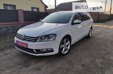 Універсал Volkswagen Passat 2011 в Житомирі