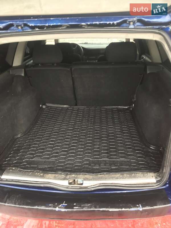 Універсал Volkswagen Passat 2001 в Ужгороді