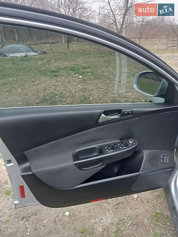 Универсал Volkswagen Passat 2005 в Львове