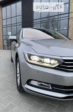 Седан Volkswagen Passat 2015 в Тернополі