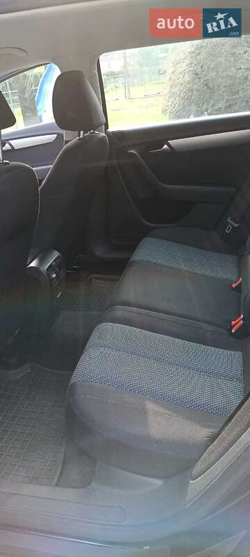 Універсал Volkswagen Passat 2013 в Житомирі