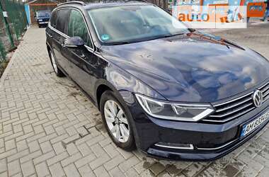 Універсал Volkswagen Passat 2015 в Житомирі