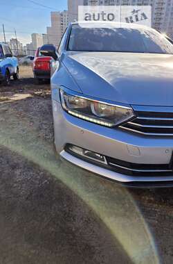 Универсал Volkswagen Passat 2016 в Киеве