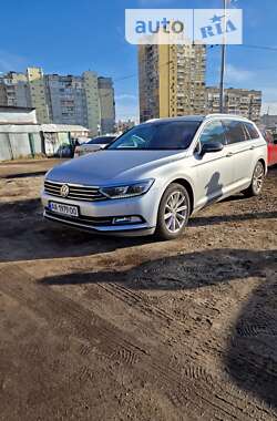 Универсал Volkswagen Passat 2016 в Киеве