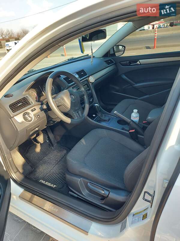 Седан Volkswagen Passat 2011 в Киеве