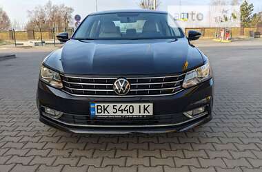 Седан Volkswagen Passat 2018 в Дубно