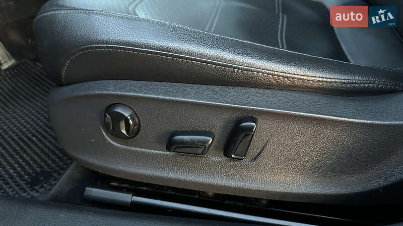 Седан Volkswagen Passat 2015 в Рівному