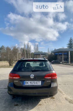 Универсал Volkswagen Passat 2012 в Вараше