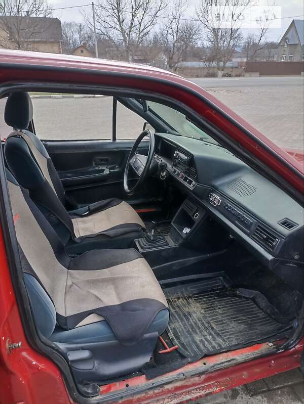 Універсал Volkswagen Passat 1985 в Чернівцях