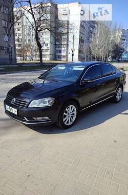 Седан Volkswagen Passat 2011 в Ужгороді