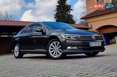 Седан Volkswagen Passat 2015 в Мукачево