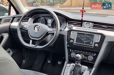 Седан Volkswagen Passat 2015 в 