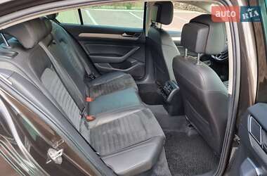 Седан Volkswagen Passat 2015 в 