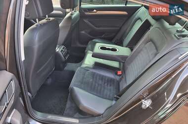 Седан Volkswagen Passat 2015 в 