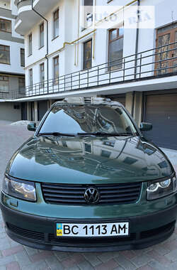 Седан Volkswagen Passat 2000 в Яремче