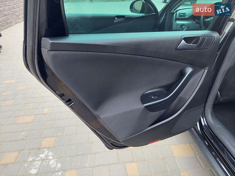 Универсал Volkswagen Passat 2009 в Одессе