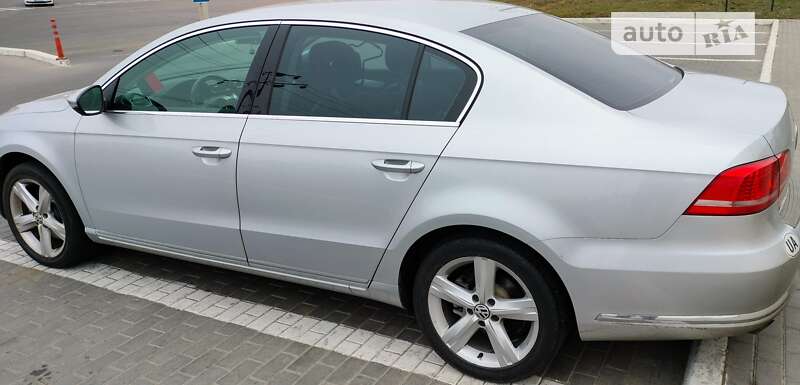 Седан Volkswagen Passat 2012 в Ужгороде