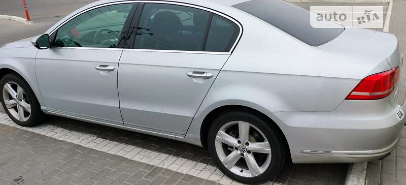Седан Volkswagen Passat 2012 в Ужгороде