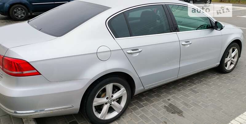 Седан Volkswagen Passat 2012 в Ужгороде