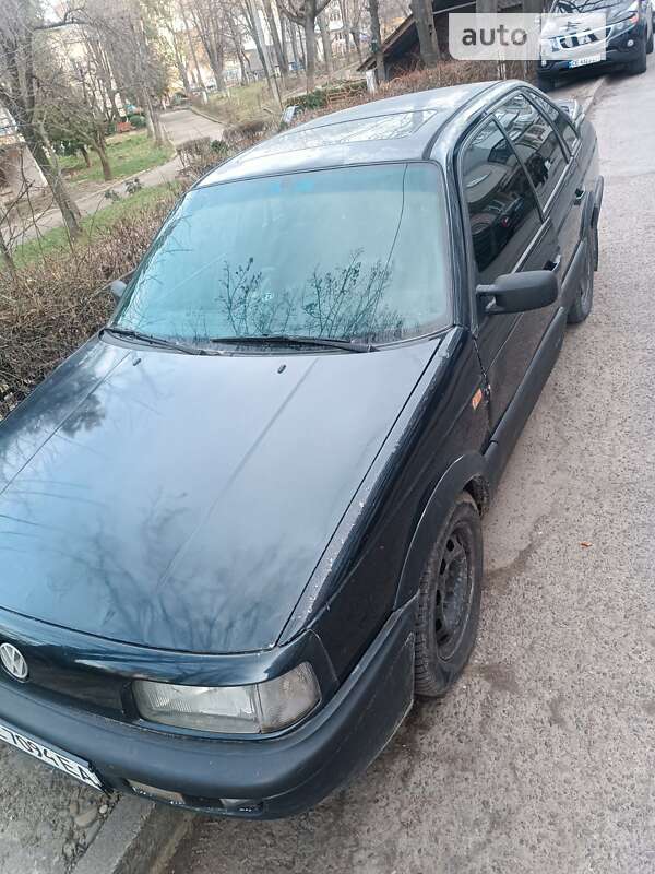Седан Volkswagen Passat 1991 в Черновцах
