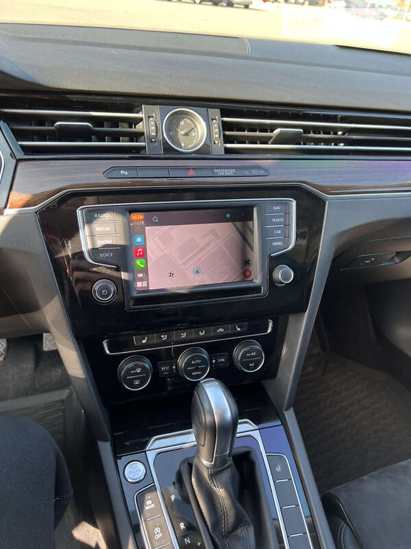 Седан Volkswagen Passat 2017 в Киеве