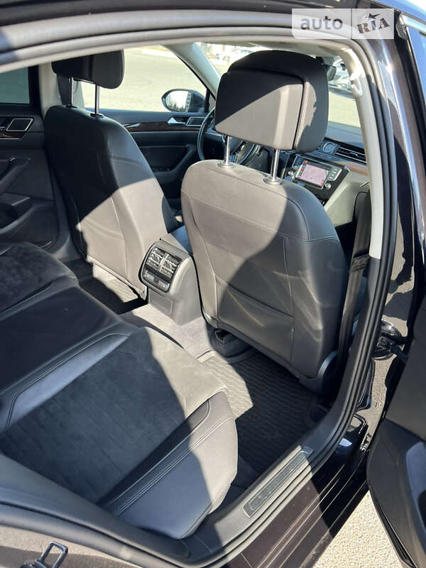 Седан Volkswagen Passat 2017 в Киеве