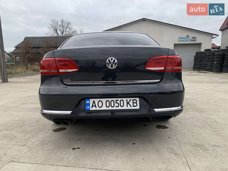 Седан Volkswagen Passat 2011 в Хусте