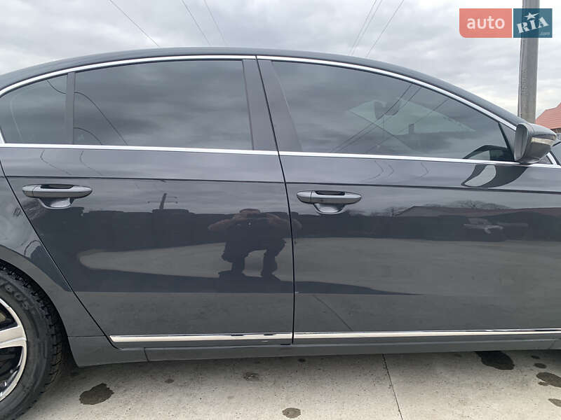 Седан Volkswagen Passat 2011 в Хусте