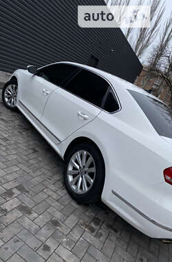 Седан Volkswagen Passat 2011 в Кривом Роге