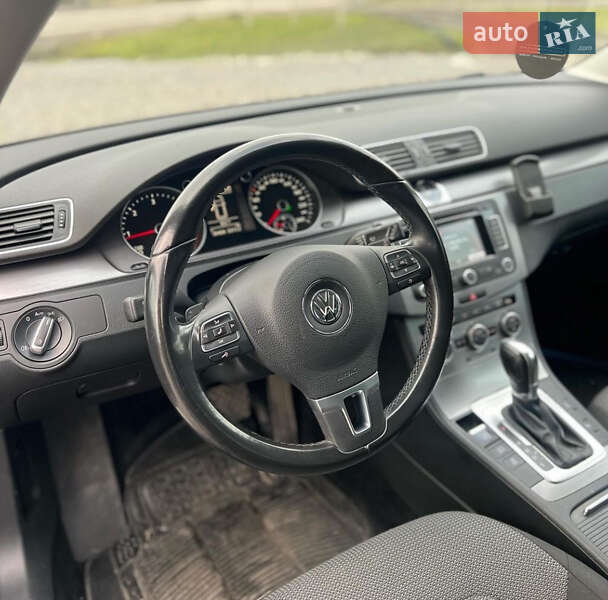 Универсал Volkswagen Passat 2013 в Ровно