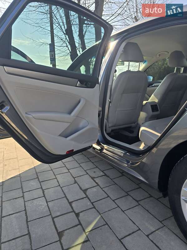 Седан Volkswagen Passat 2014 в Ивано-Франковске