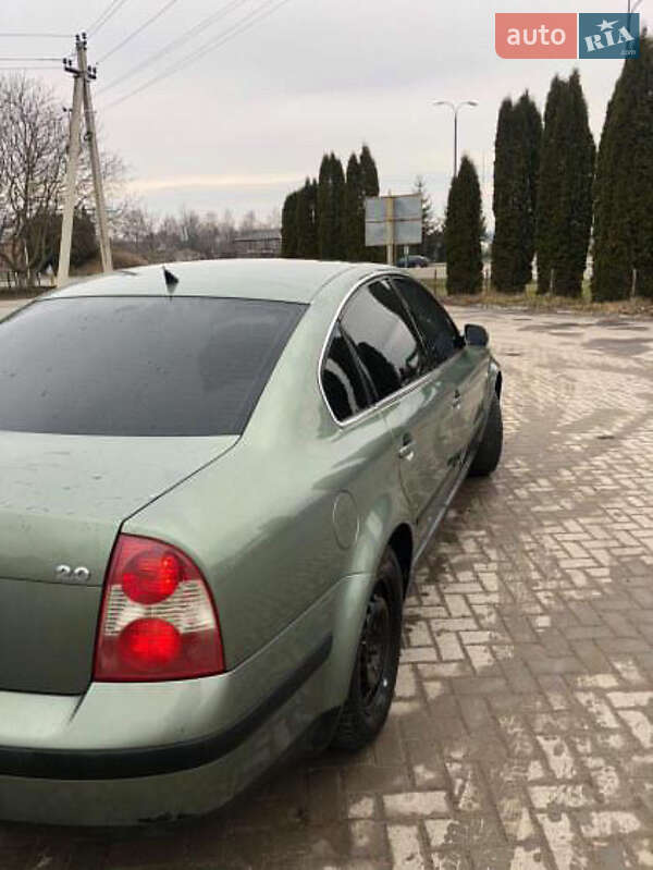 Седан Volkswagen Passat 2001 в Кременце