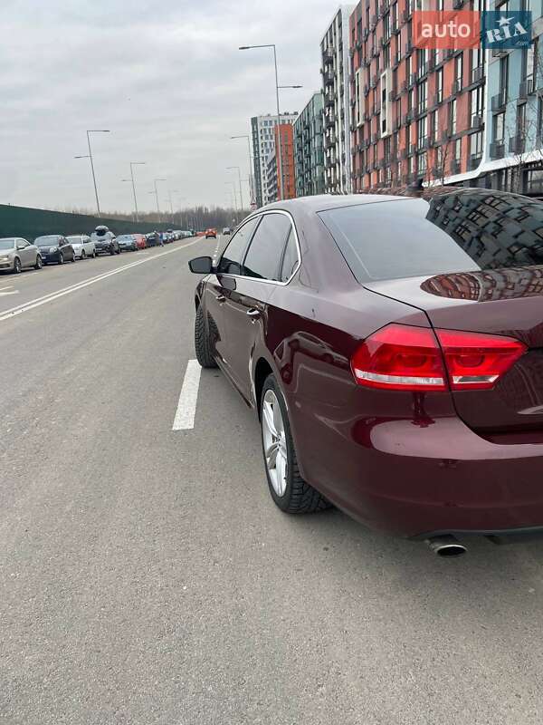 Седан Volkswagen Passat 2013 в Києві