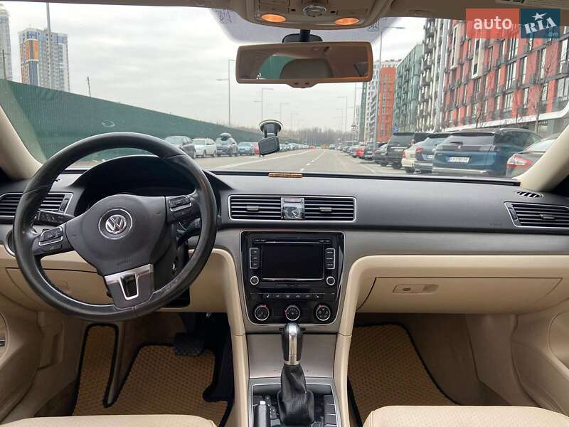 Седан Volkswagen Passat 2013 в Києві