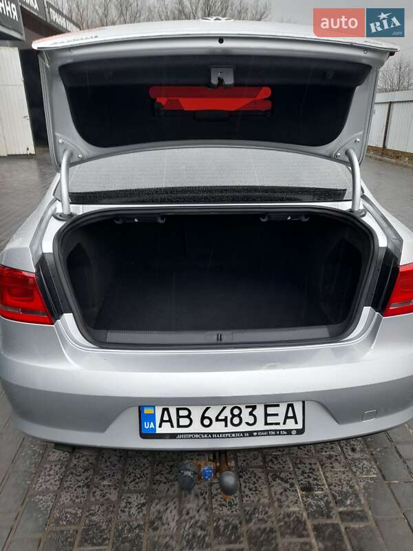 Седан Volkswagen Passat 2011 в Виннице