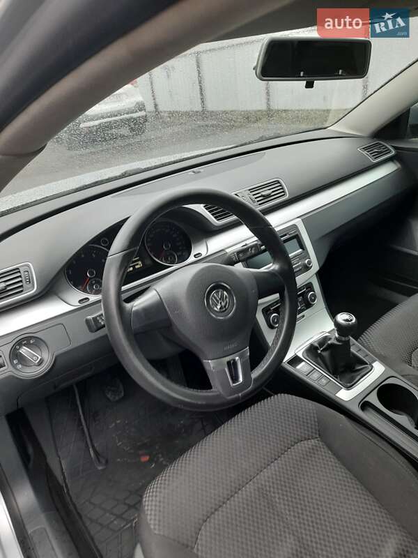 Седан Volkswagen Passat 2011 в Виннице