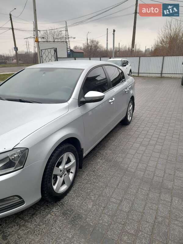 Седан Volkswagen Passat 2011 в Виннице