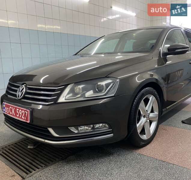 Седан Volkswagen Passat 2013 в Ровно