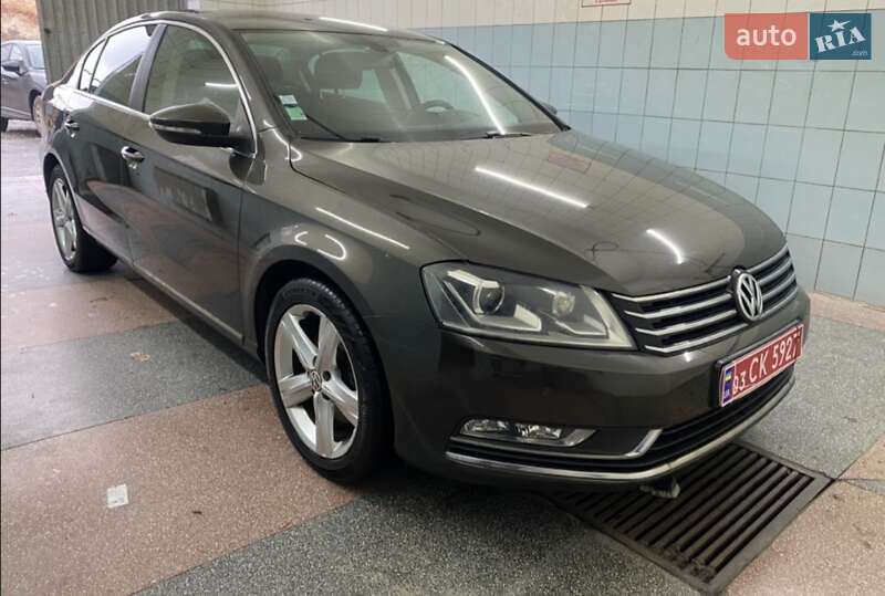 Седан Volkswagen Passat 2013 в Ровно