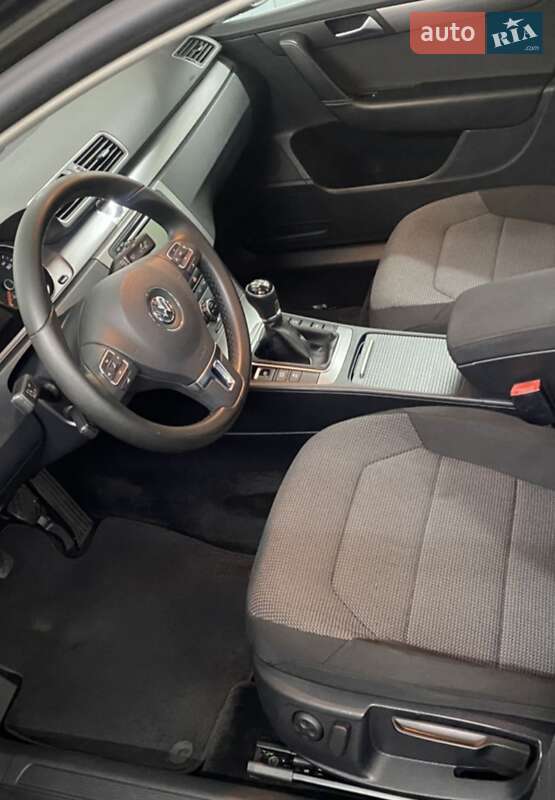 Седан Volkswagen Passat 2013 в Ровно