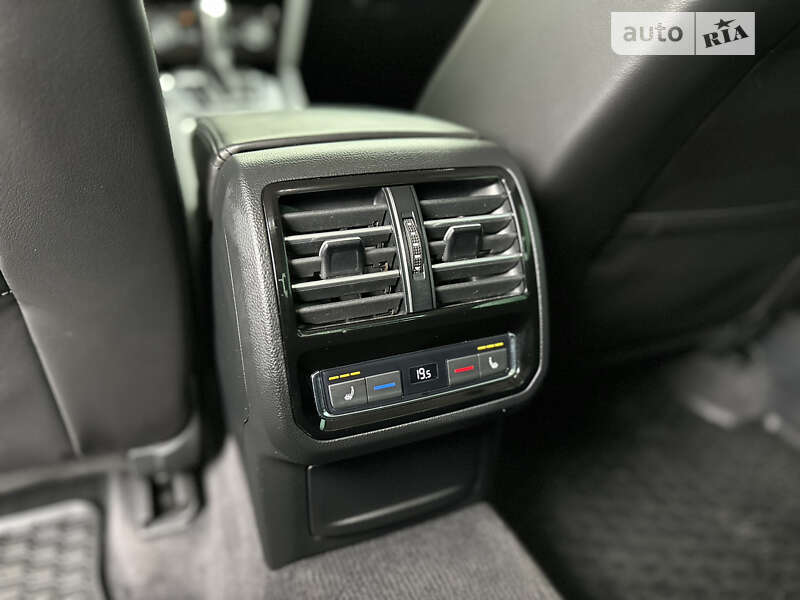 Седан Volkswagen Passat 2018 в Львове