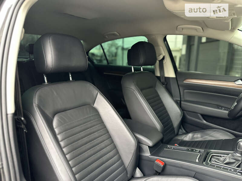 Седан Volkswagen Passat 2018 в Львове