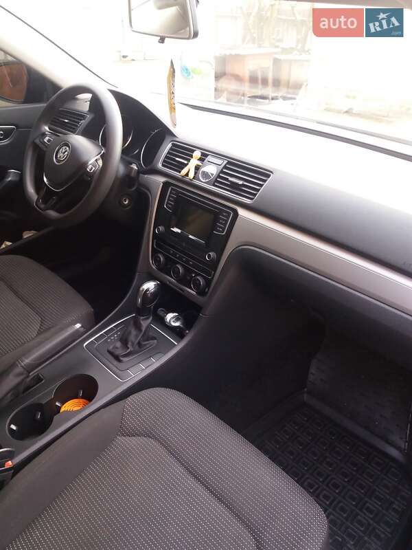 Седан Volkswagen Passat 2016 в Сумах