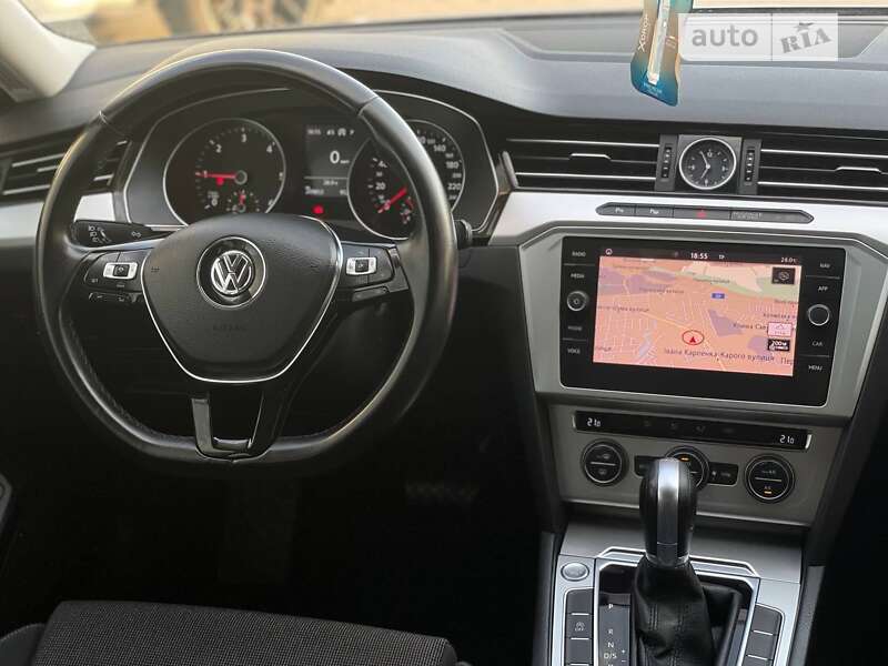 Седан Volkswagen Passat 2017 в Луцке
